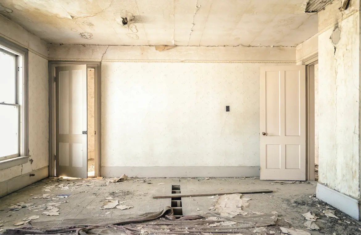 Waste disposal crew managing a cleanout project in Frontenac